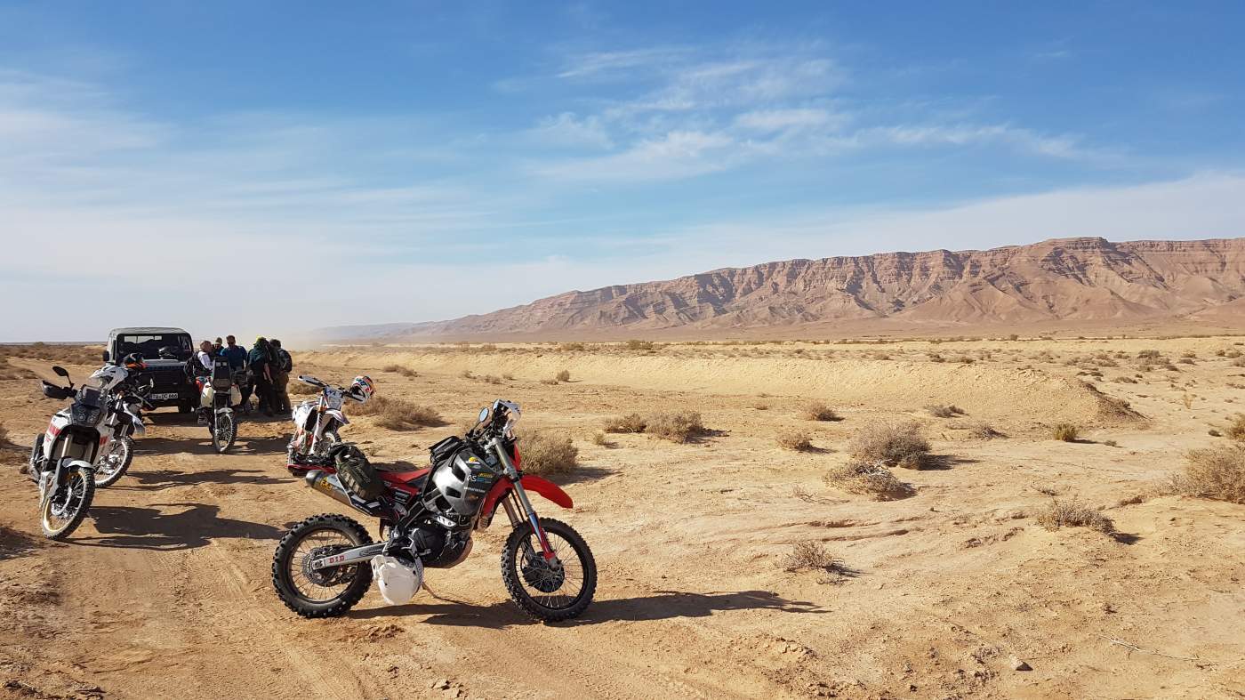Atemberaubender Blick auf die Auslaeufer des Atlas Gebirges während unserer Motorradtouren durch Tunesien