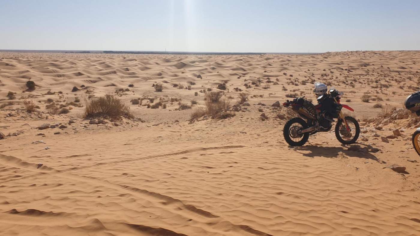 Die Oase Ksar Ghilane vom romanischen Fort auf der Enduro Tour durch Tunesien