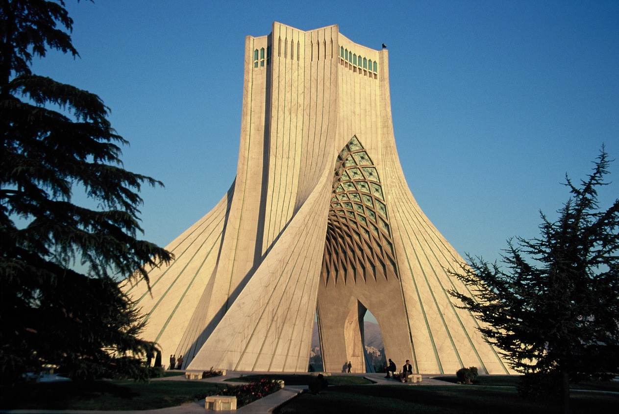 Azadi Denkmal Teheran Iran Motorradreise