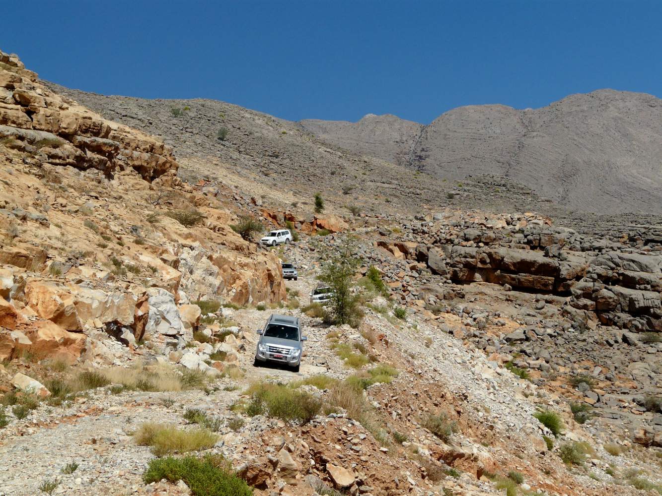Mit den Geländewägen Offroad durchs Hajar-Gebirge Oman Geländewagenreise Selbstfahrer Orient Tour Overcross