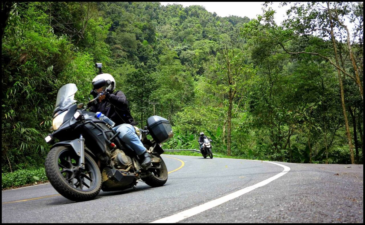 Viagens de moto Tailndia, moto, Schotterstraße moto, Berge moto, Pass moto, Dorf besuchen, Höhle erkunden, Wasserfälle