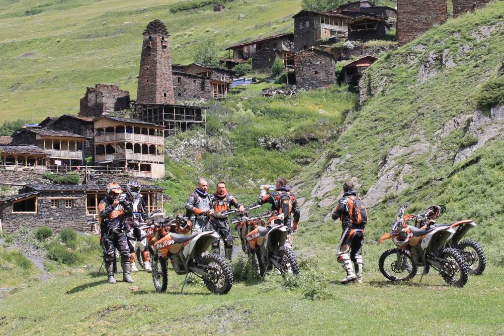 Uschguli Mit dem Motorrad bereisen, höchstes Dorf Europas