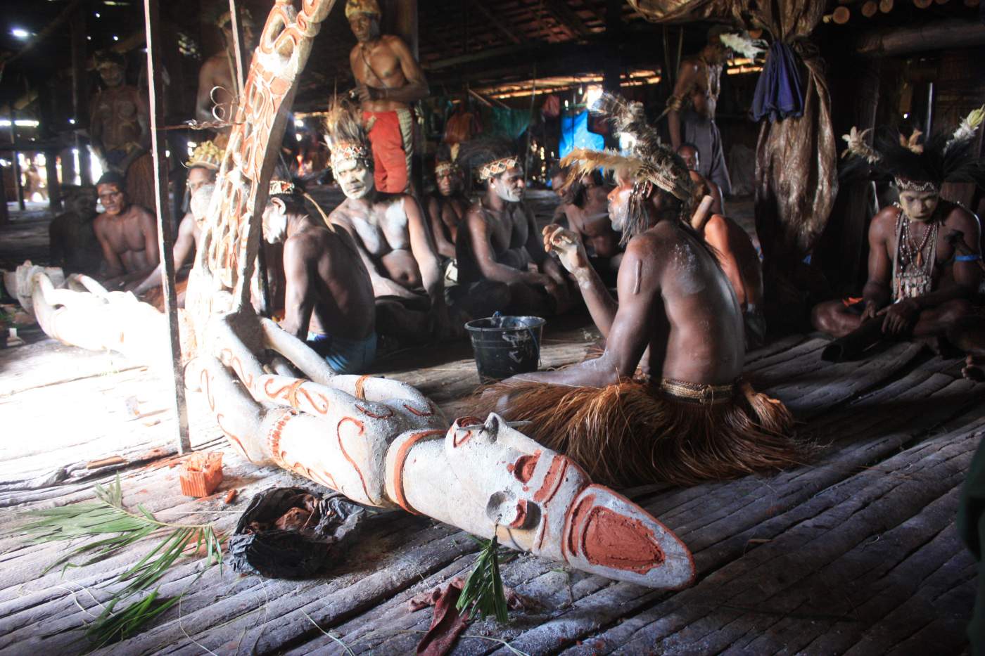Besuch bei den Asmat in West-Papua