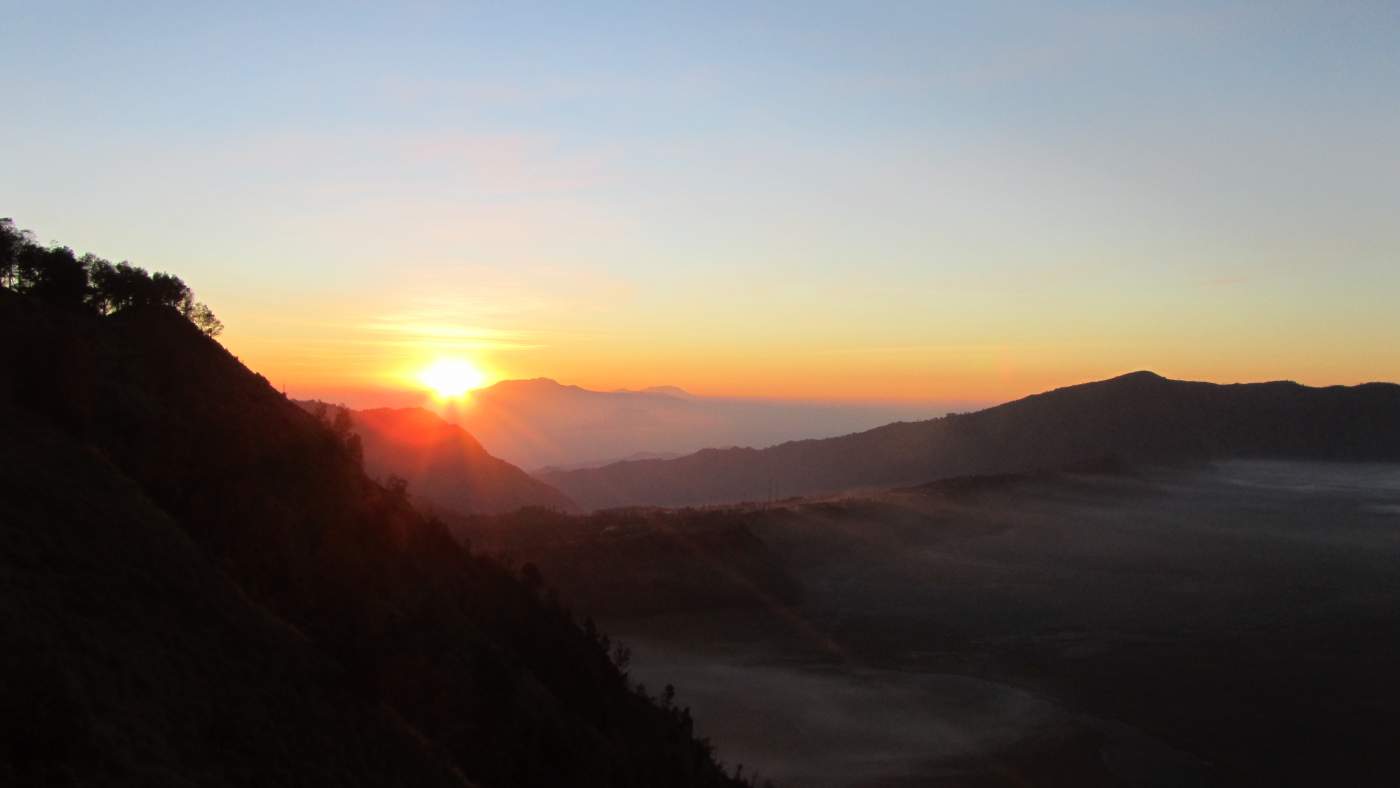 Sonnenaufgang am Bromo Vulkan