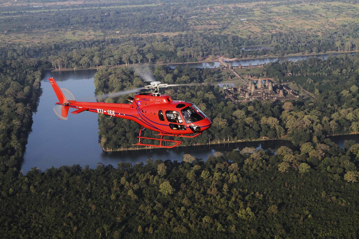 Mit dem Helikopter Kombodscha entdecken