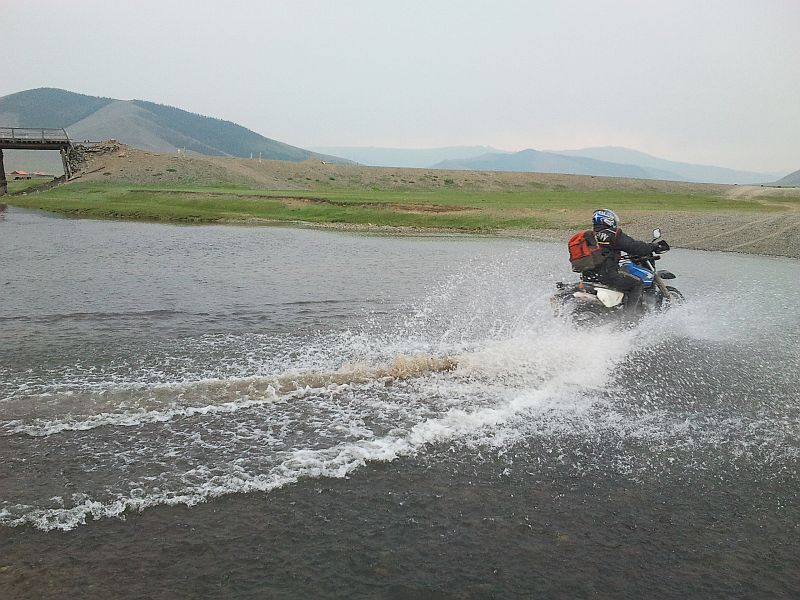 Flussdurchfahrt auf unseren Endurotouren