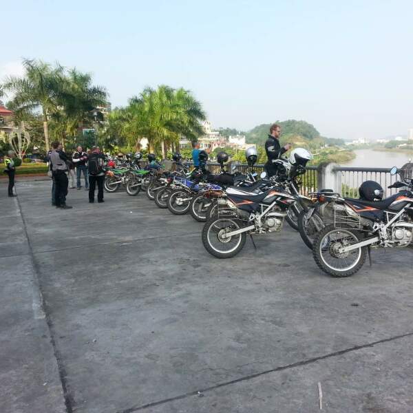 Motorradreisen Vietnam Kalksteinberge Höhlen unterirdischen