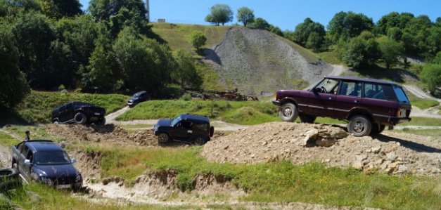 Viel los auf dem Fahrgelände bei unserem eintägiges 4x4 Offroad Basistraining