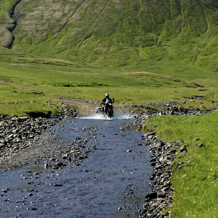 Motorradreisen Neuseeland: Kurven, Pässe & beide Inseln