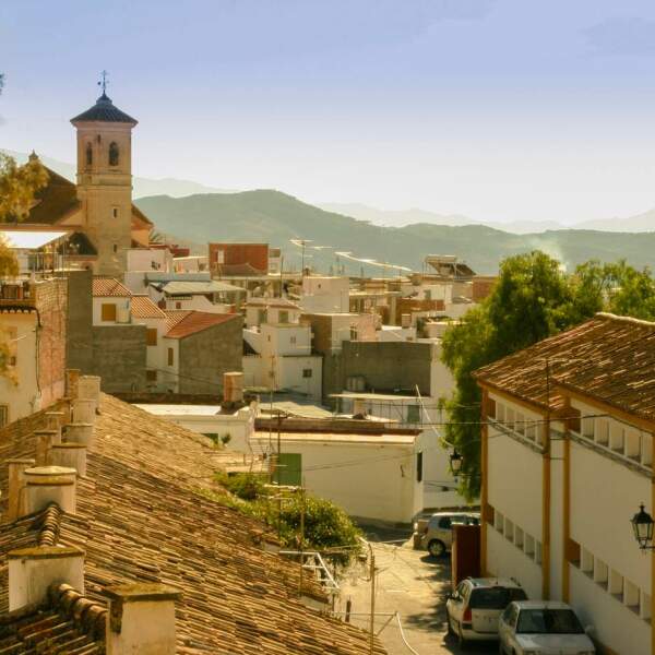 Motorradreisen Spanien, MotorräderFahrer, Berge  
Fahrt, Schotterstraße  
Besuch, Pass  
Pause, Seite  
Feier, Dorf