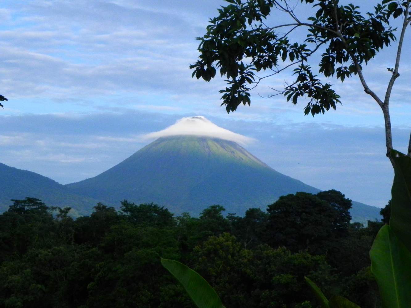 Der Vulkan Arenal in Costa Rica zu sehen aus Ihrer Luxusunterkunft Hotel Nayara Spa & Garden****