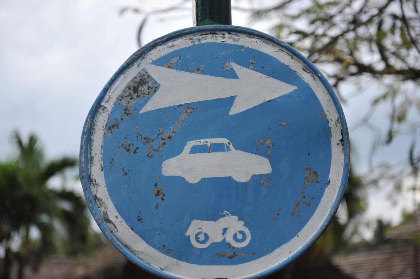 Straßenschild in Guama Straßenschild in Guama