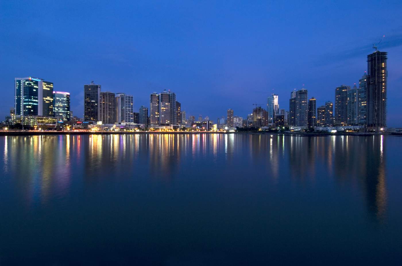 Panama City Skyline zu sehen auf der Luxusreise Panama