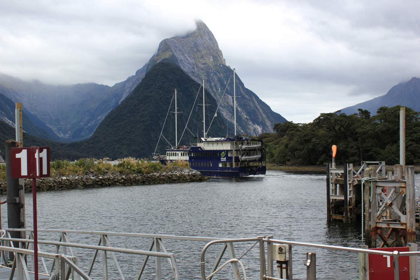 Milford Sound Overcross 