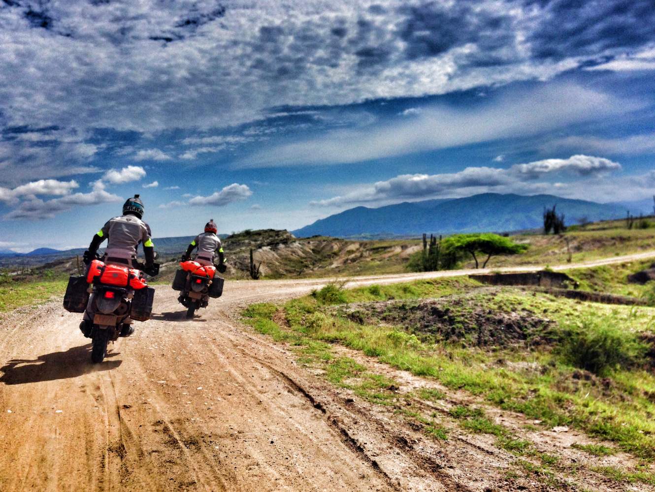 Auf der Piste während der Mit dem Motorrad ans Ende der Welt Motorradreise in Südamerika