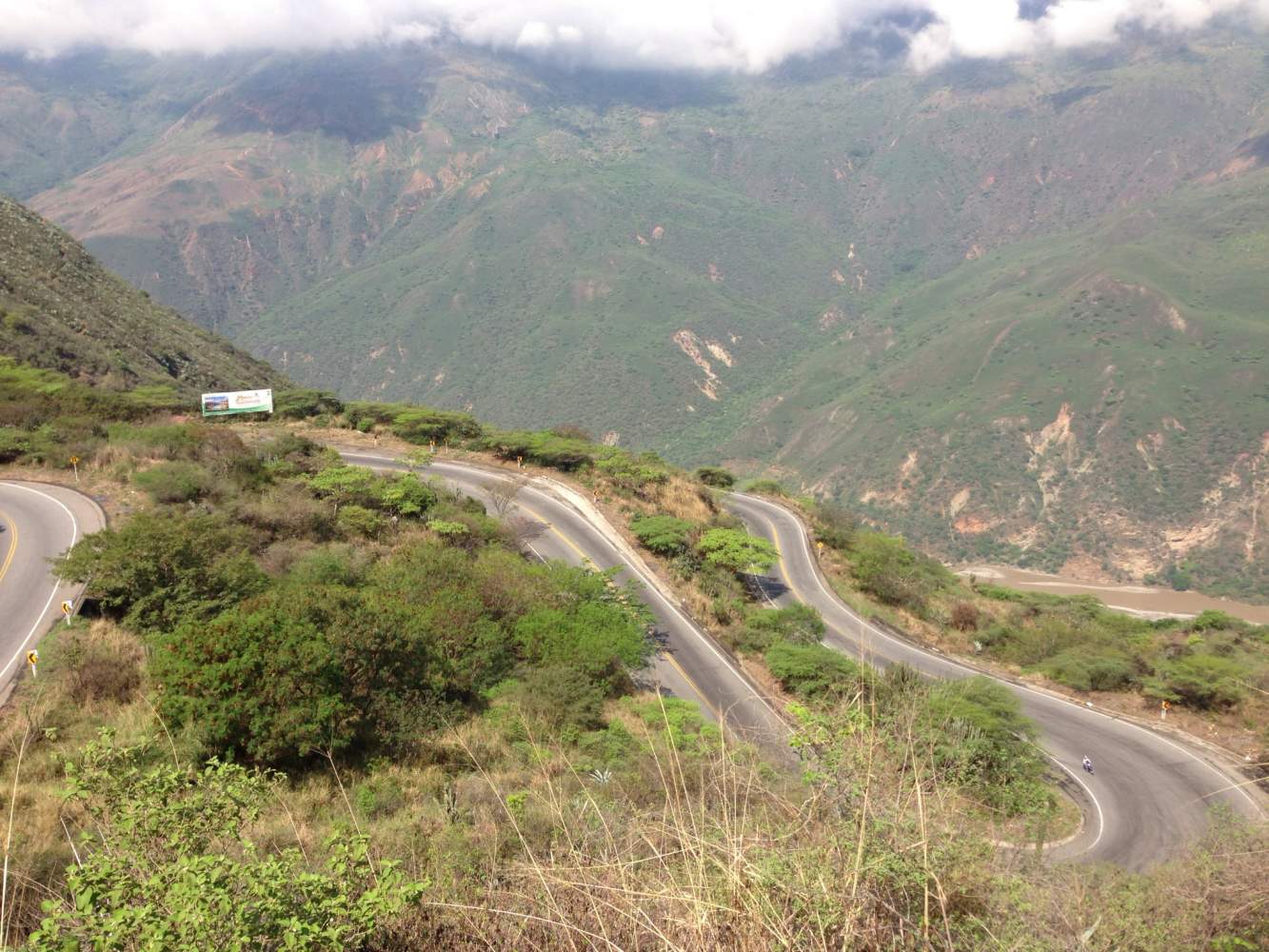 Kurvige Bergstraßen in Kolumbien