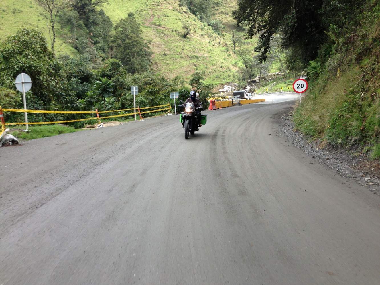 Motorradtour auf kurvigen Strecken in Kolumbien