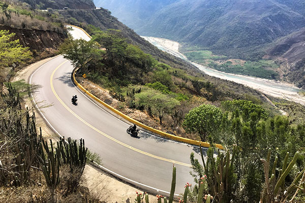 Kurvige Straßen während der Kolumbien-Rundreise