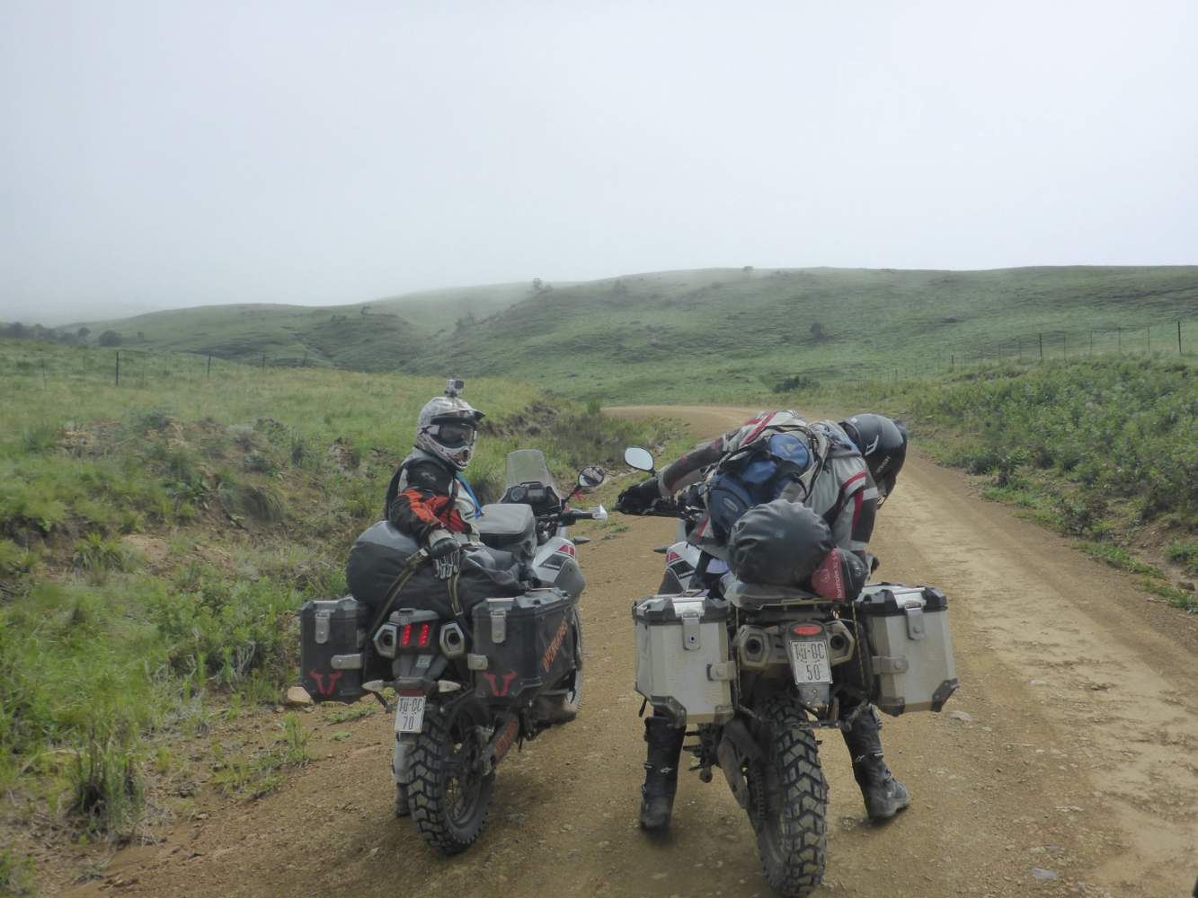 Mit den Motorrädern fahren wir durch das Königreich Swasiland/Eswatini