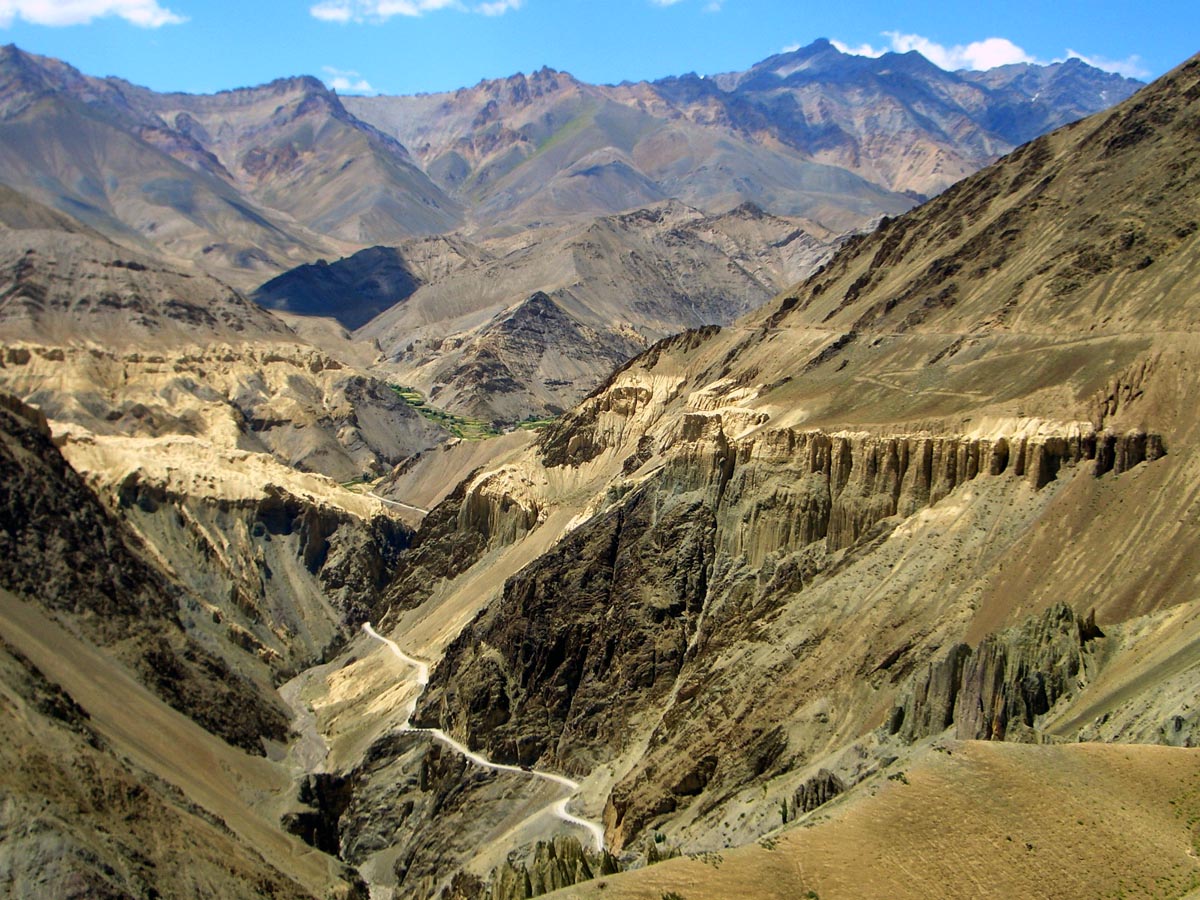 Die Transhimalaya - Abenteuer und Kultur Enduroreise- beeindruckende Berglandschaft in den Alpen Indiens