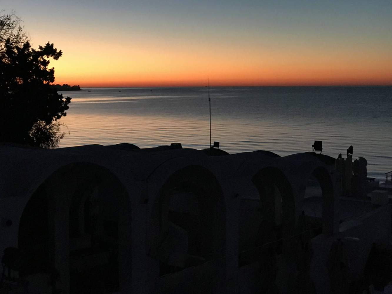 Sonnenaufgang Hammamet auf unserer Motorrad Reise in Tunesien. Der Motorrad Urlaub beginnt mit Blick aufs Mittelmeer