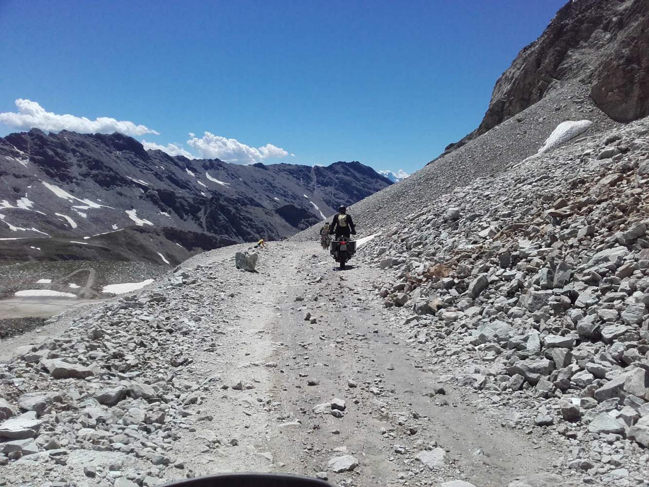 Mit dem eigenen Motorrad Pisten und Bergpfade in den Westalpen entdecken