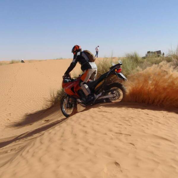 Motorradreisen Tunesien Salzsee Oasenstadt Motorradcamp