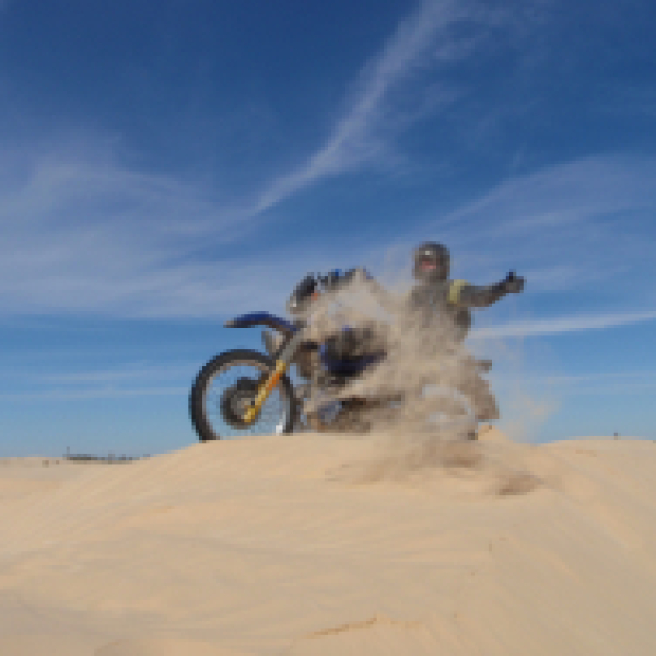 Motorradreisen Tunesien Oase Ksar Ghilane Bad heißen