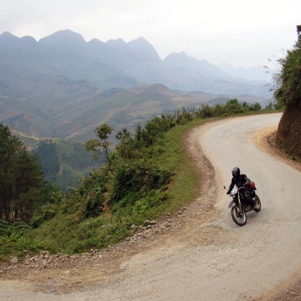 Motorradreisen Vietnam Karstberge Wasserfälle Homestay