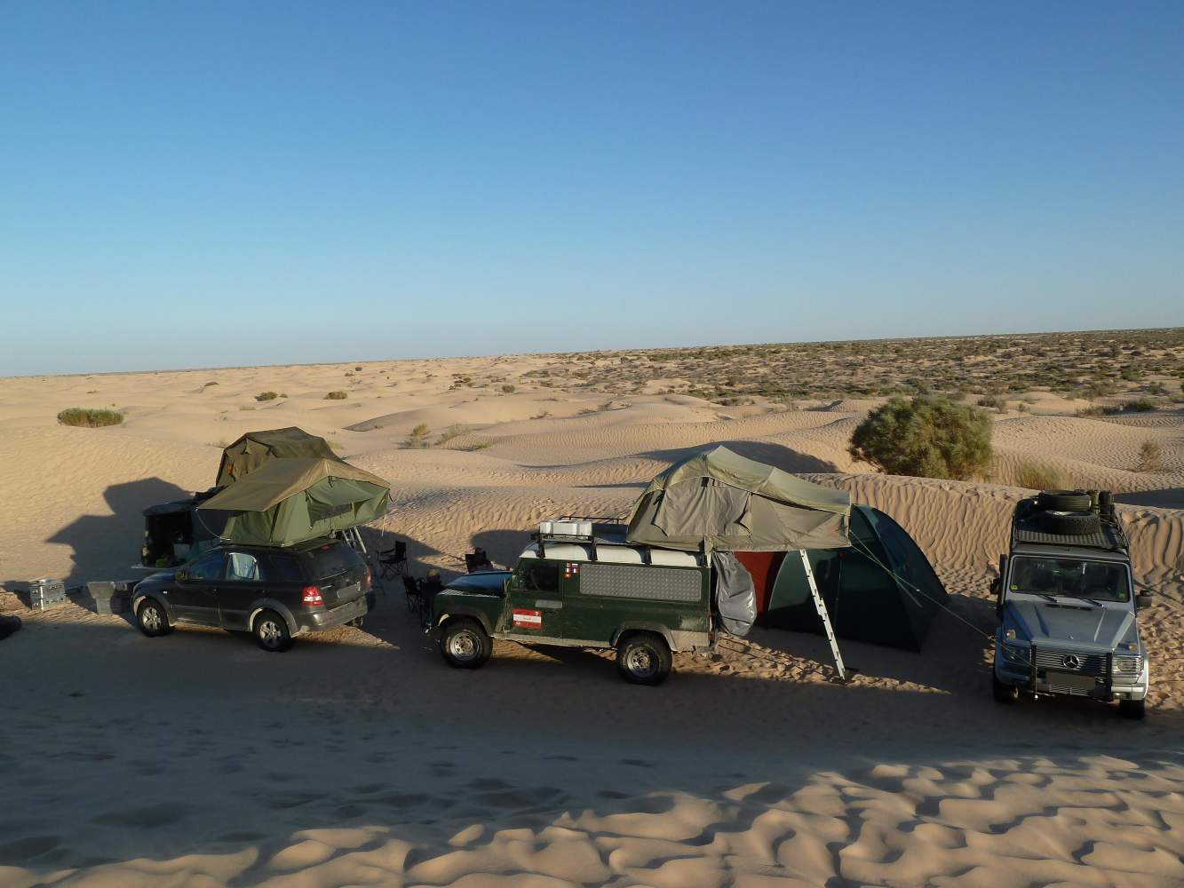 Geländewagen Safari Afrika in der Sahara