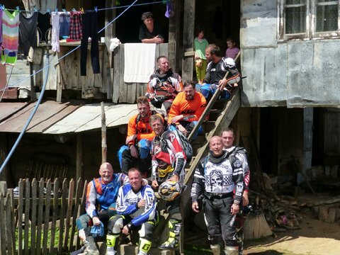 Viajes en moto Georgia: vive el enduro y el offroad en el Cáucaso