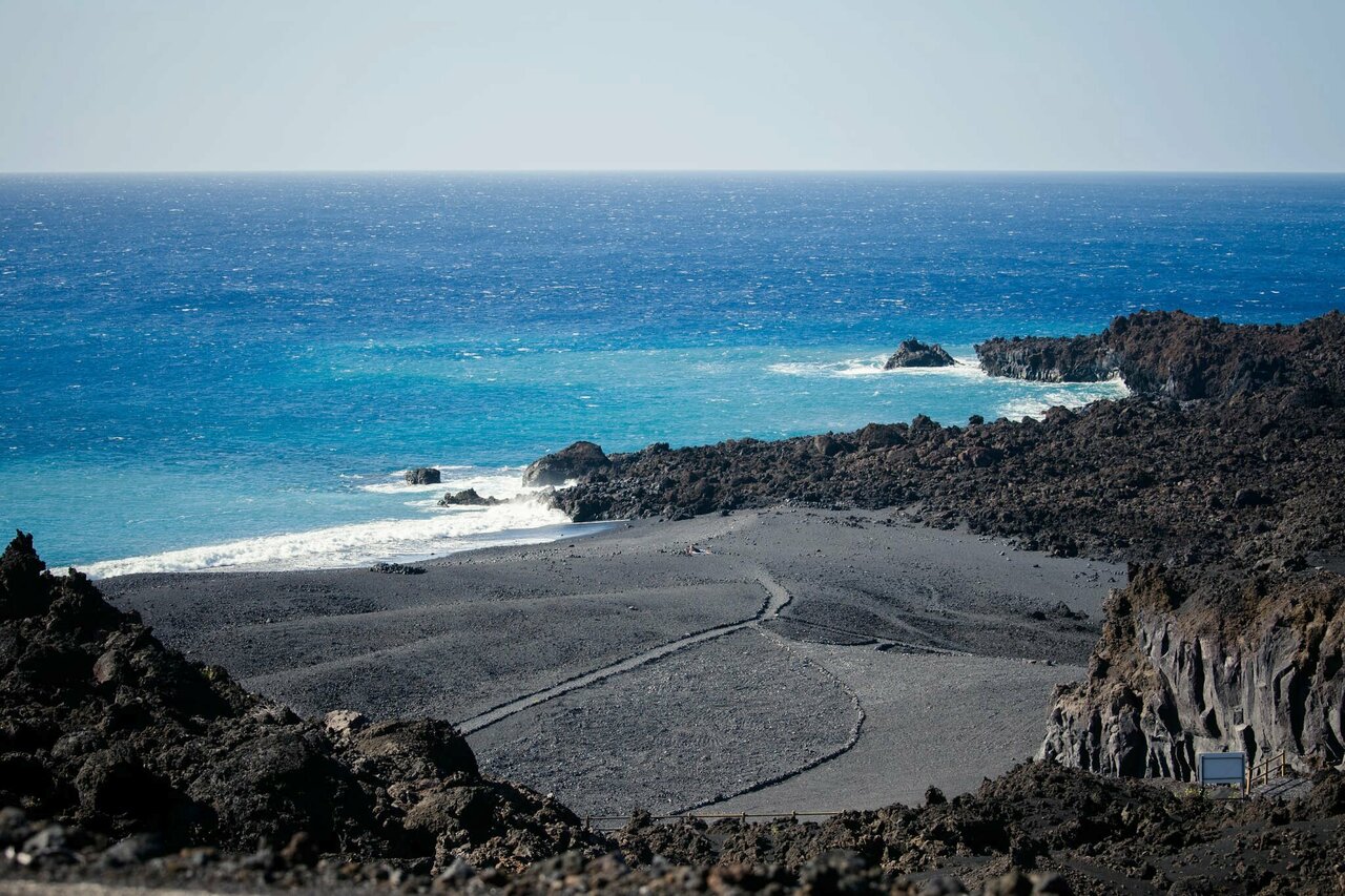 Luxury between volcanoes and beaches